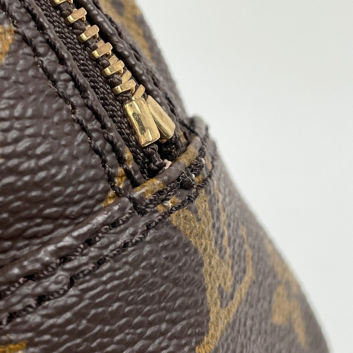 Louis Vuitton Trousse 23 Second Makeup Pouch Monogram Brown — view 4