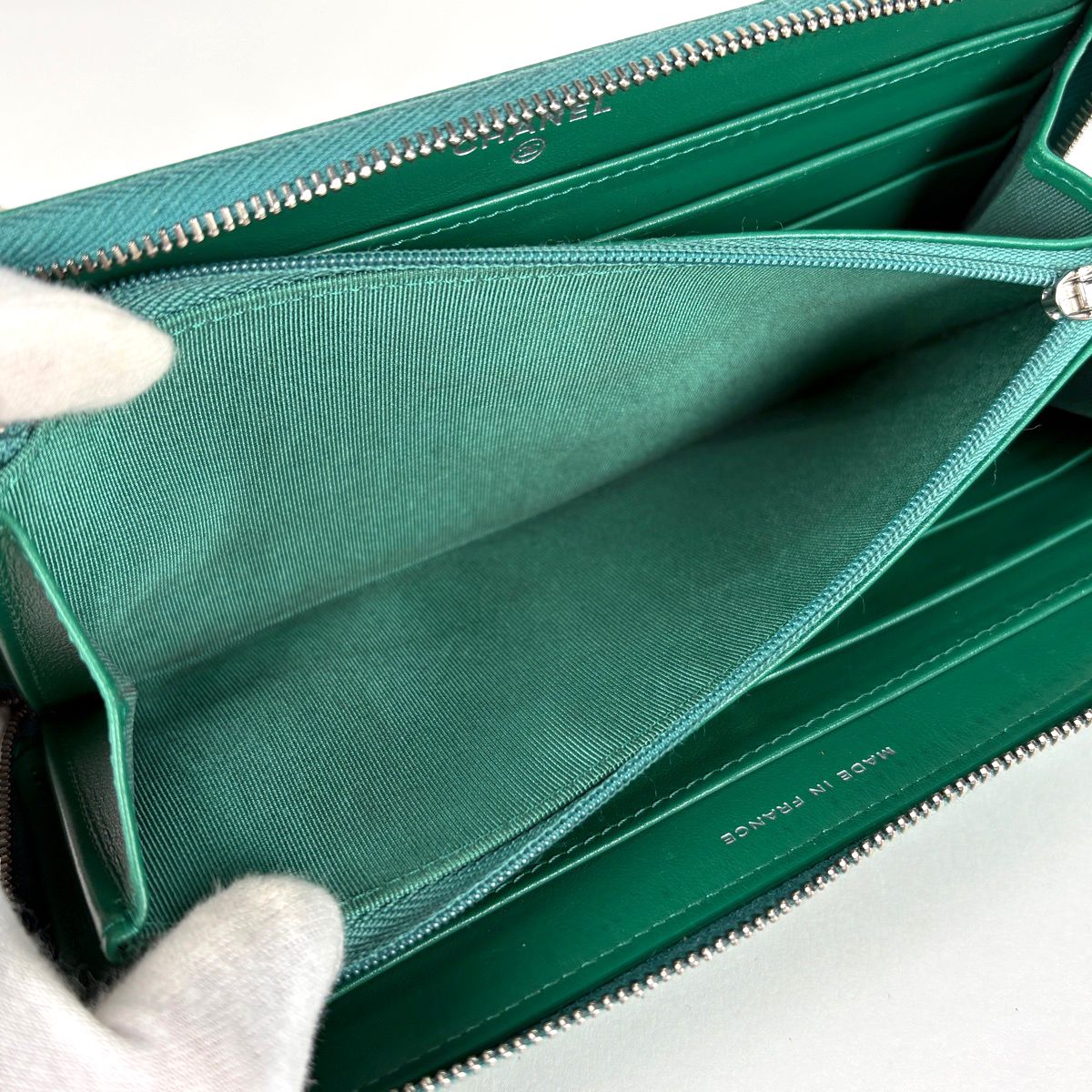 Chanel CC Logo Zip Around Wallet CC Round Zip Quilted Caviar Leather Green — view 7