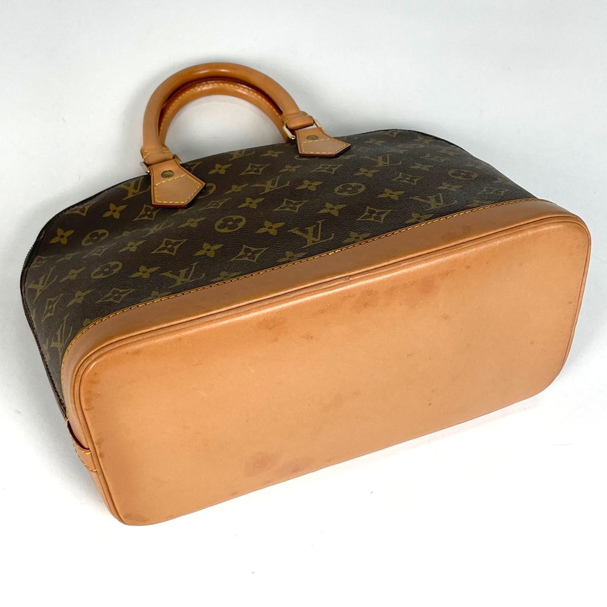 Louis Vuitton Alma Handbag Monogram Brown — view 2