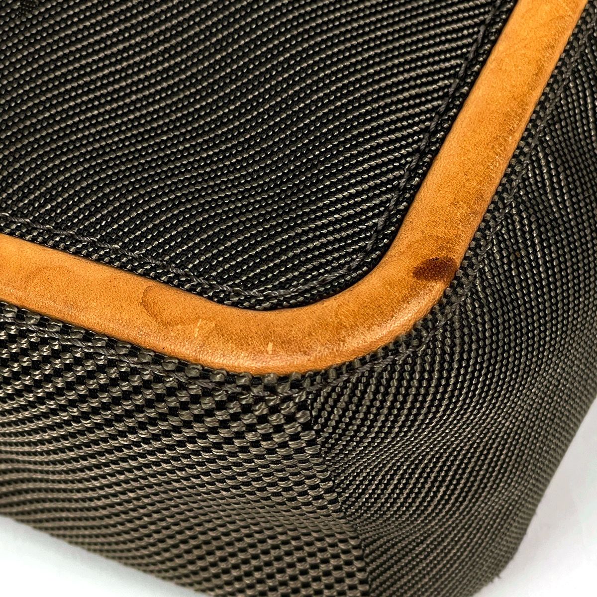 Louis Vuitton Shoulder Bag Damier Geant Tail — view 3