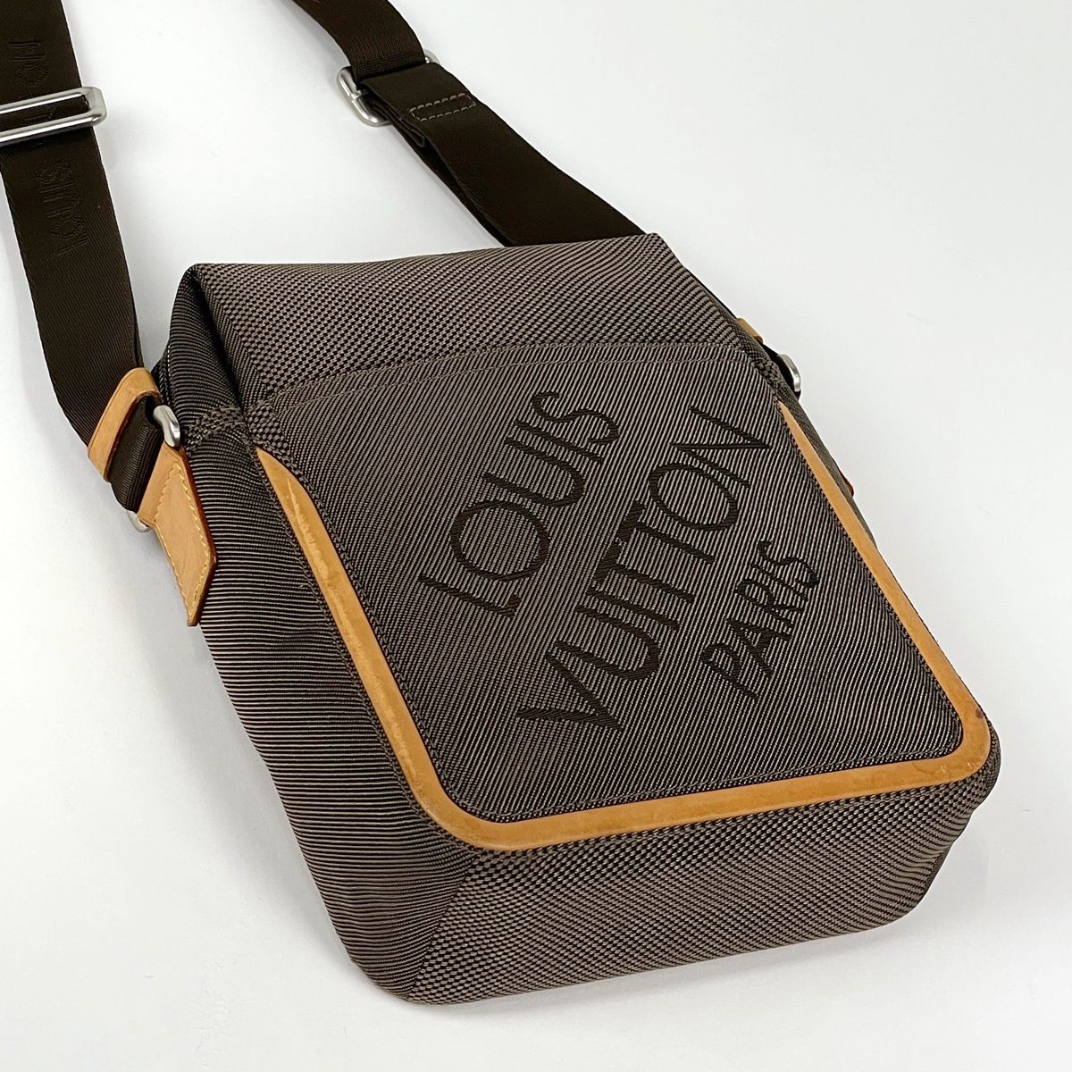 Louis Vuitton Shoulder Bag Damier Geant Tail — view 2