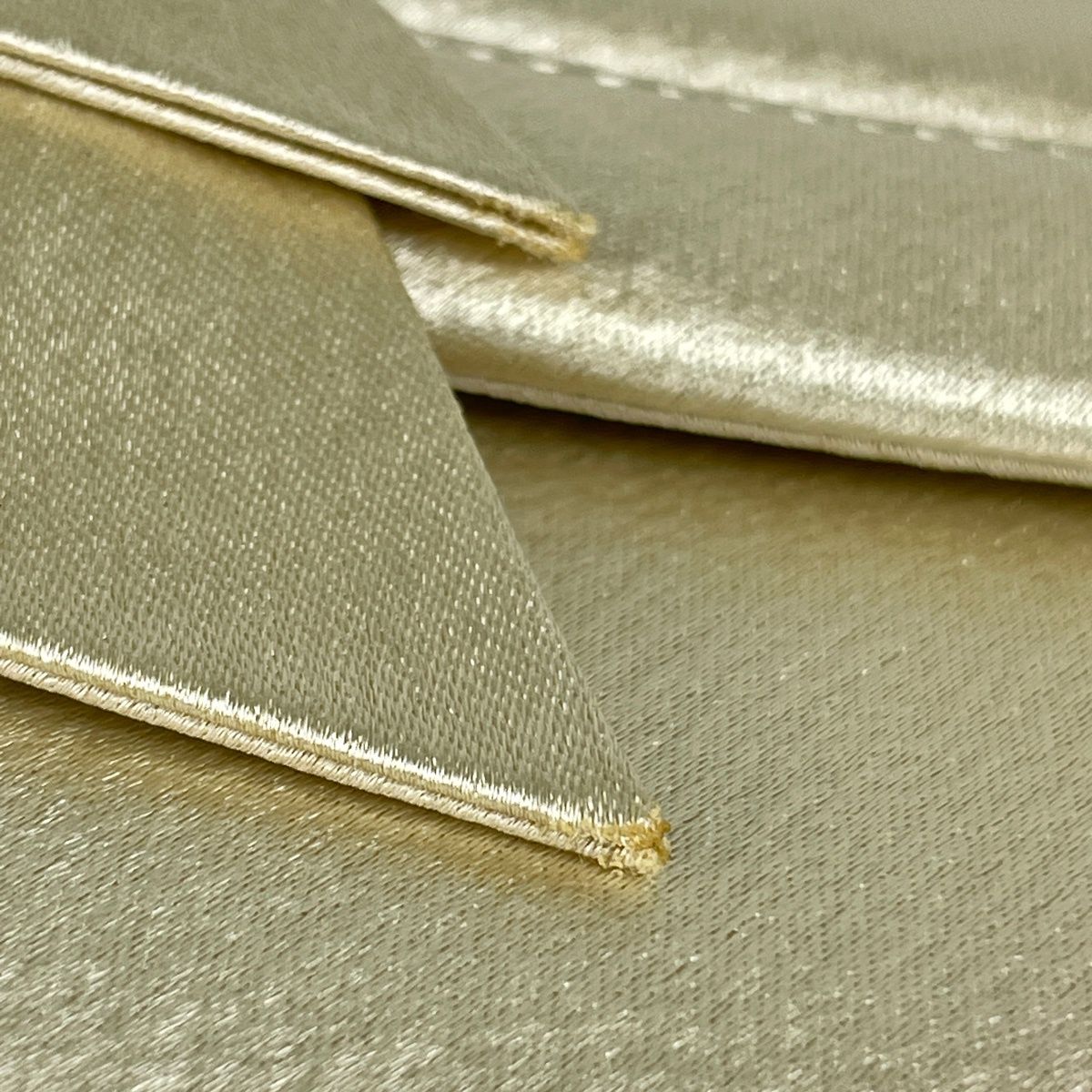 Saint Laurent Ribbon Shoulder Bag Satin Cream — view 4
