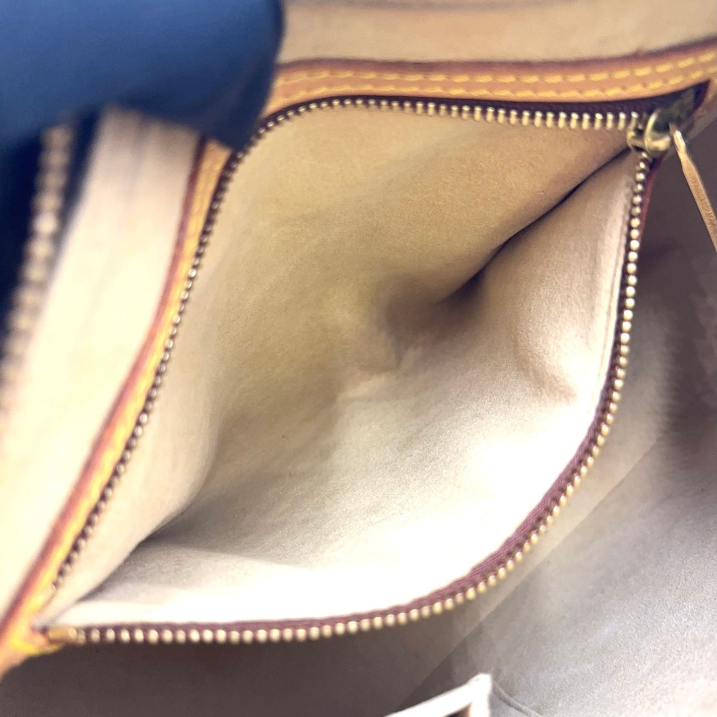 Louis Vuitton Looping MM Monogram Leather Brown Handbag Gold — view 7