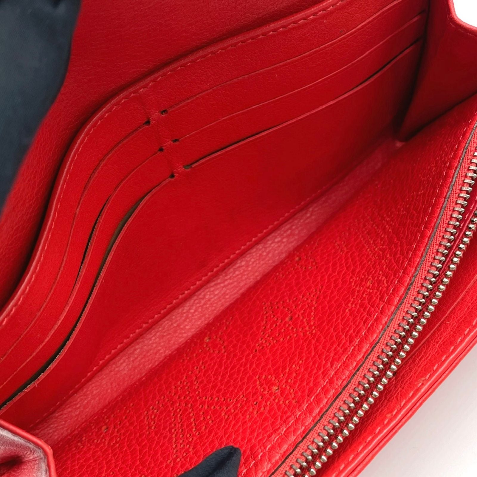 Louis Vuitton Portefeuille Iris Mahina Corail Leather Red Bifold Wallet Silver — view 5