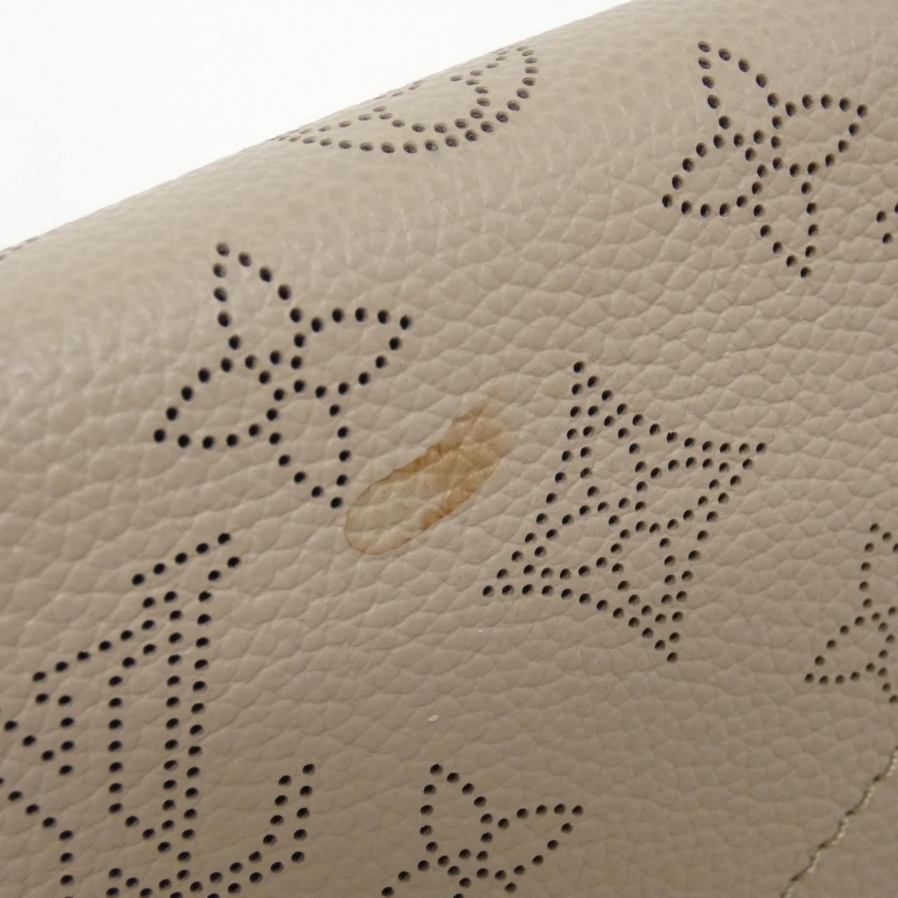 Louis Vuitton Mahina Bella Shoulder — view 3