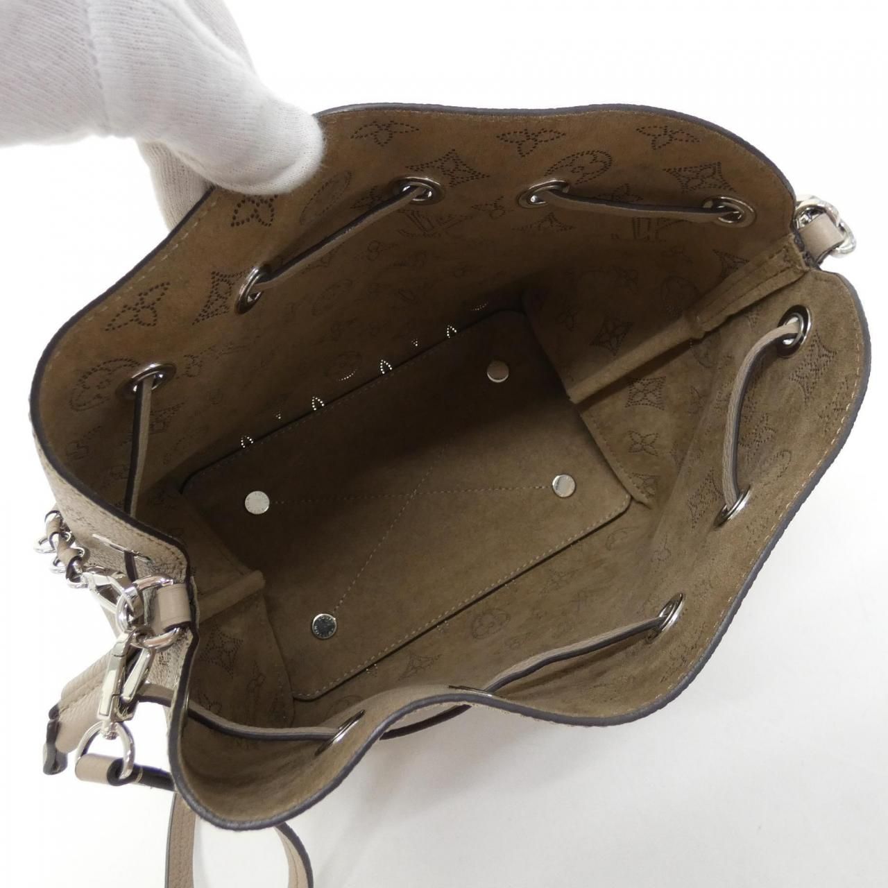 Louis Vuitton Mahina Bella Shoulder — view 5