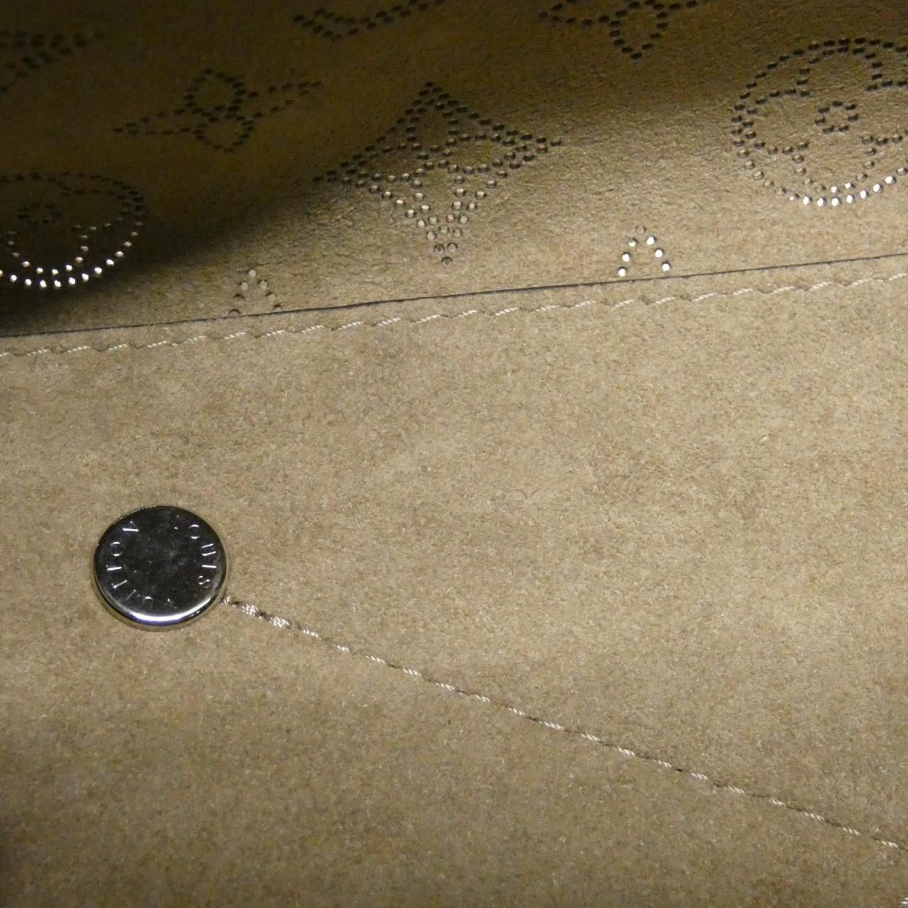 Louis Vuitton Mahina Bella Shoulder — view 6