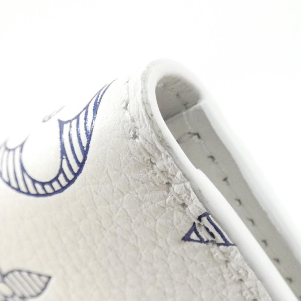Louis Vuitton Monogram Shadow Ganaiza de Poche Card Case — view 3