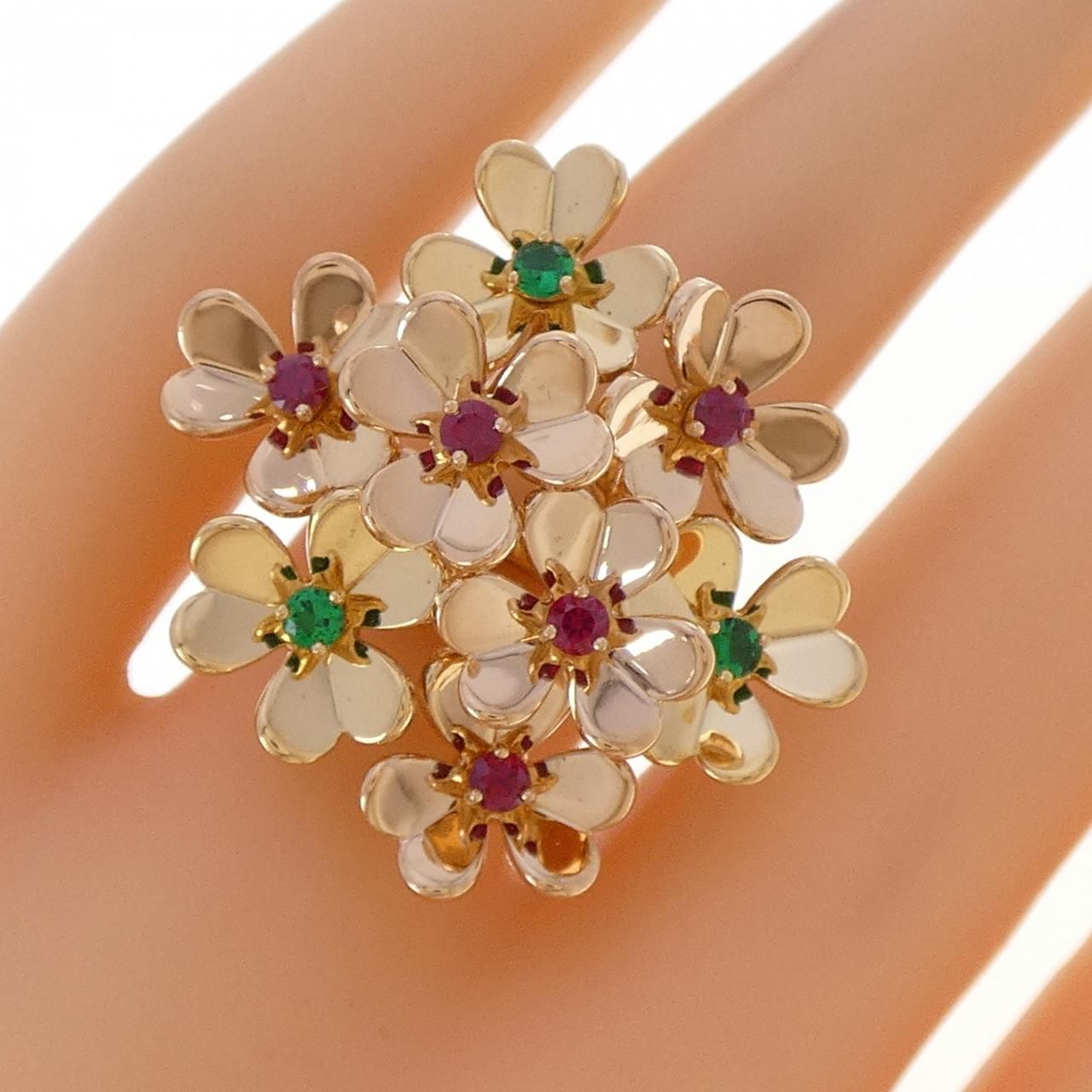 Van Cleef & Arpels Frivole Flowers Ring — view 5