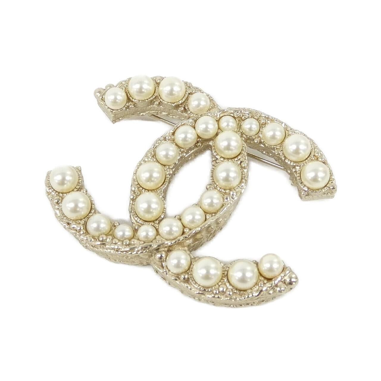 Chanel Brooch Gold