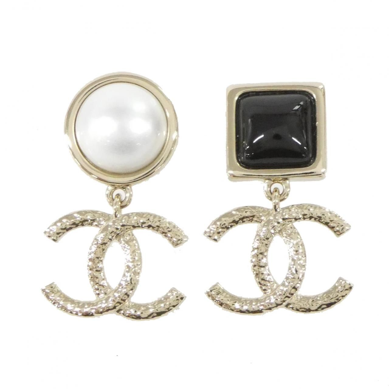 Chanel Earrings Gold