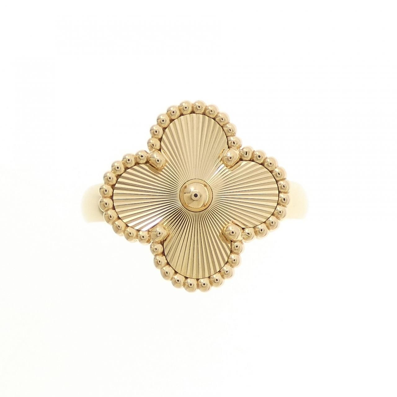 Van Cleef & Arpels Vintage Alhambra Ring — view 2
