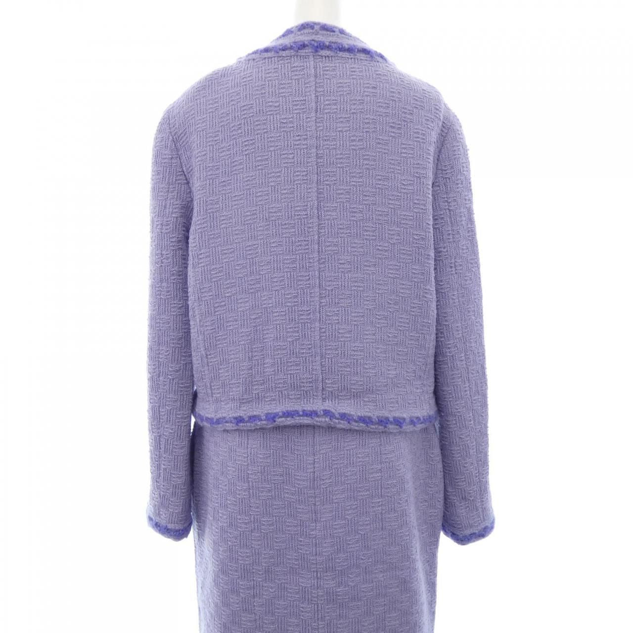 Chanel Vintage Suit Purple — view 2