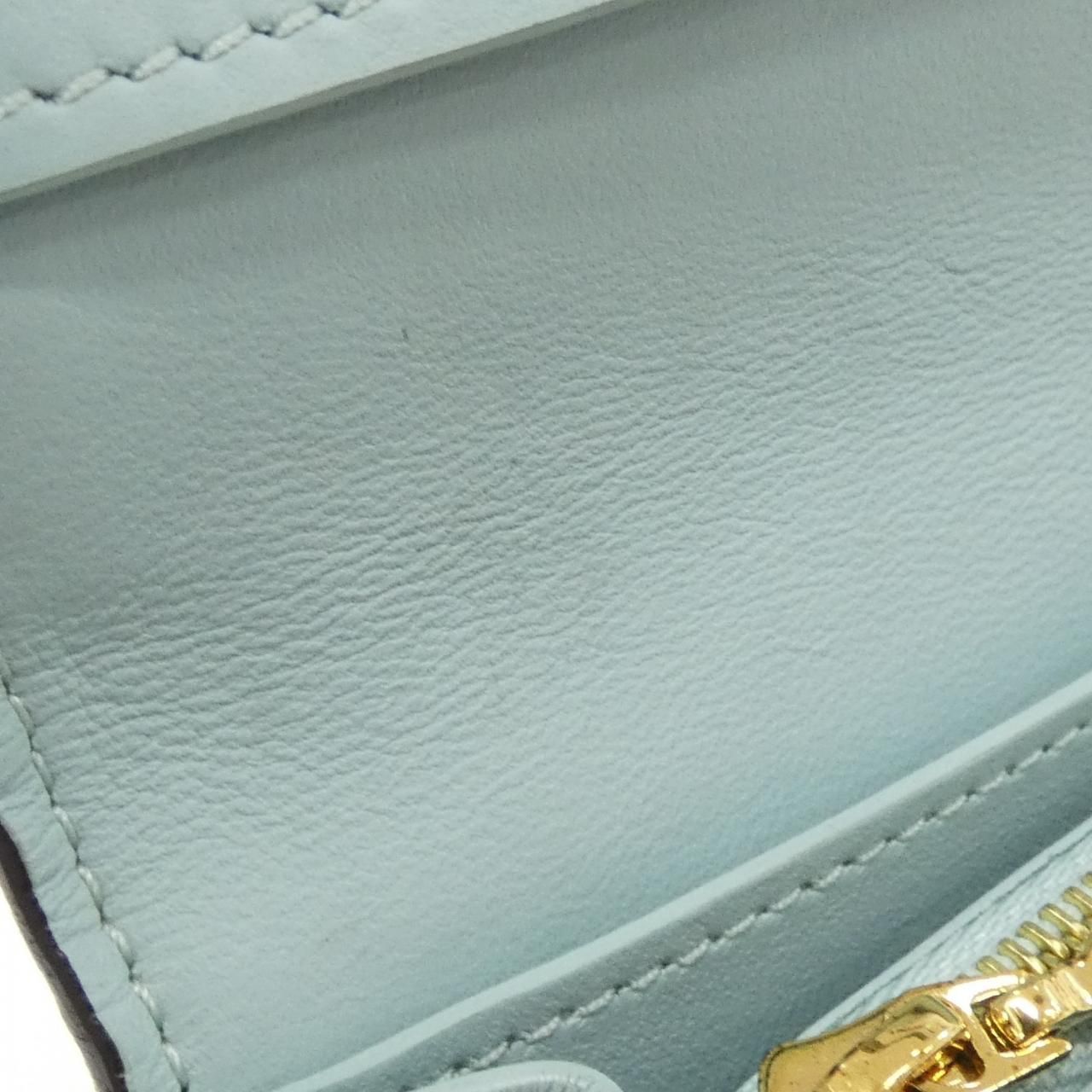 Louis Vuitton LV Vertical Wallet — view 9