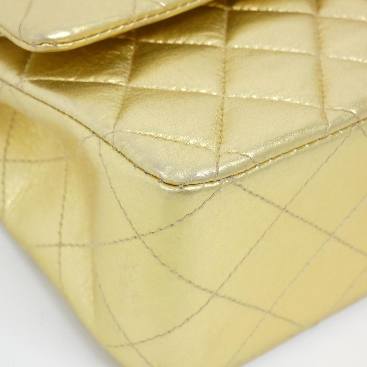 Chanel Shoulder Bag Gold — view 3