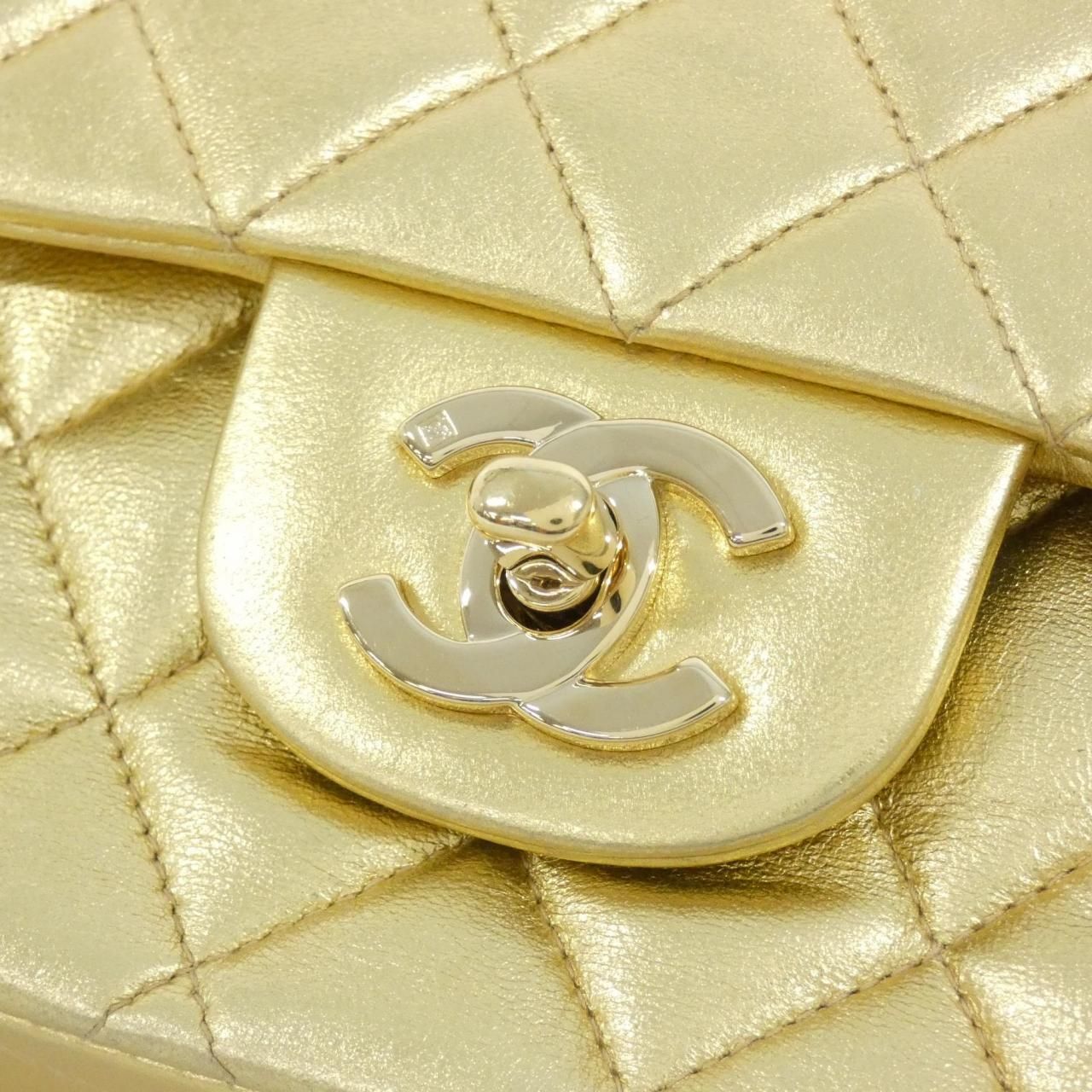 Chanel Shoulder Bag Gold — view 4