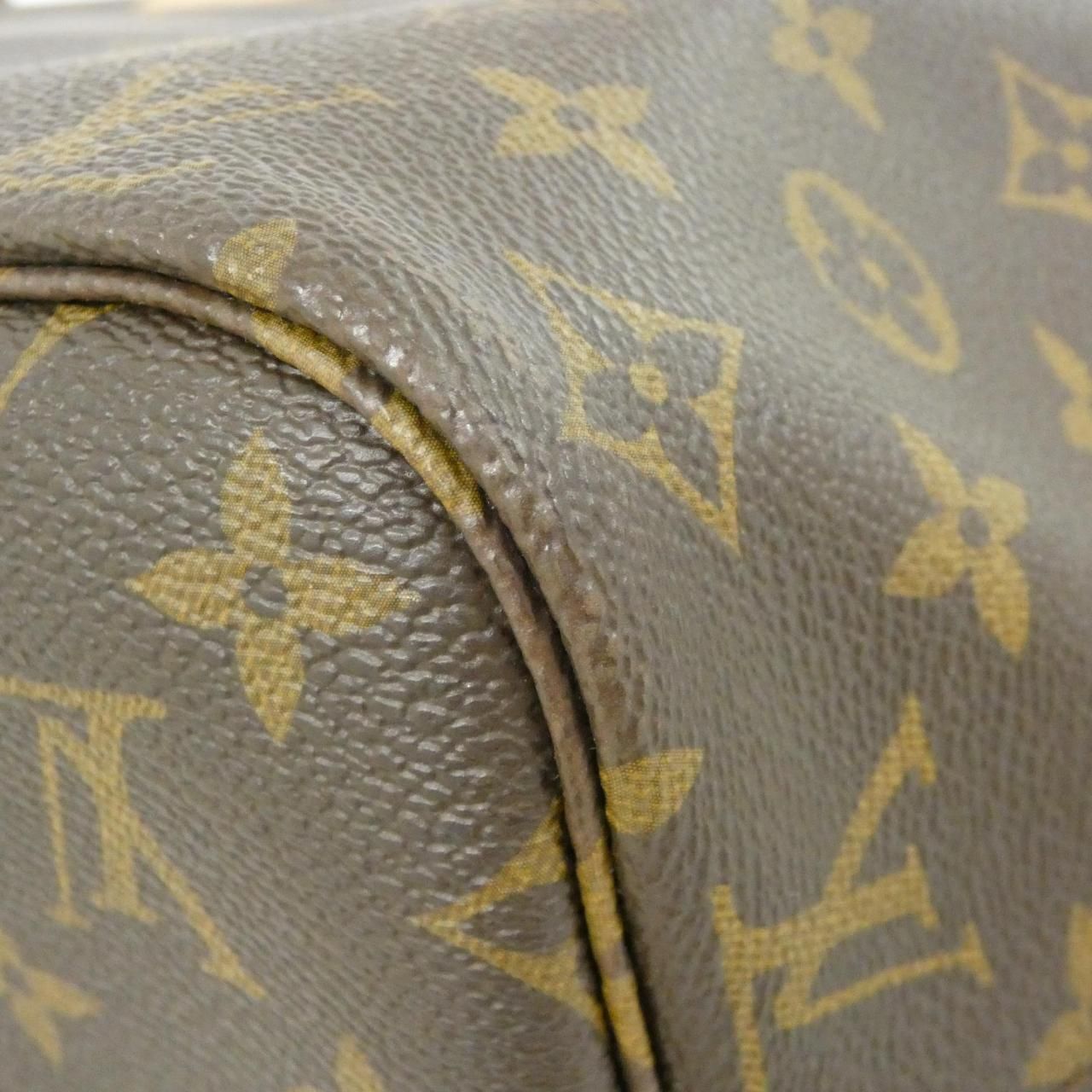 Louis Vuitton Monogram Neverfull MM — view 2