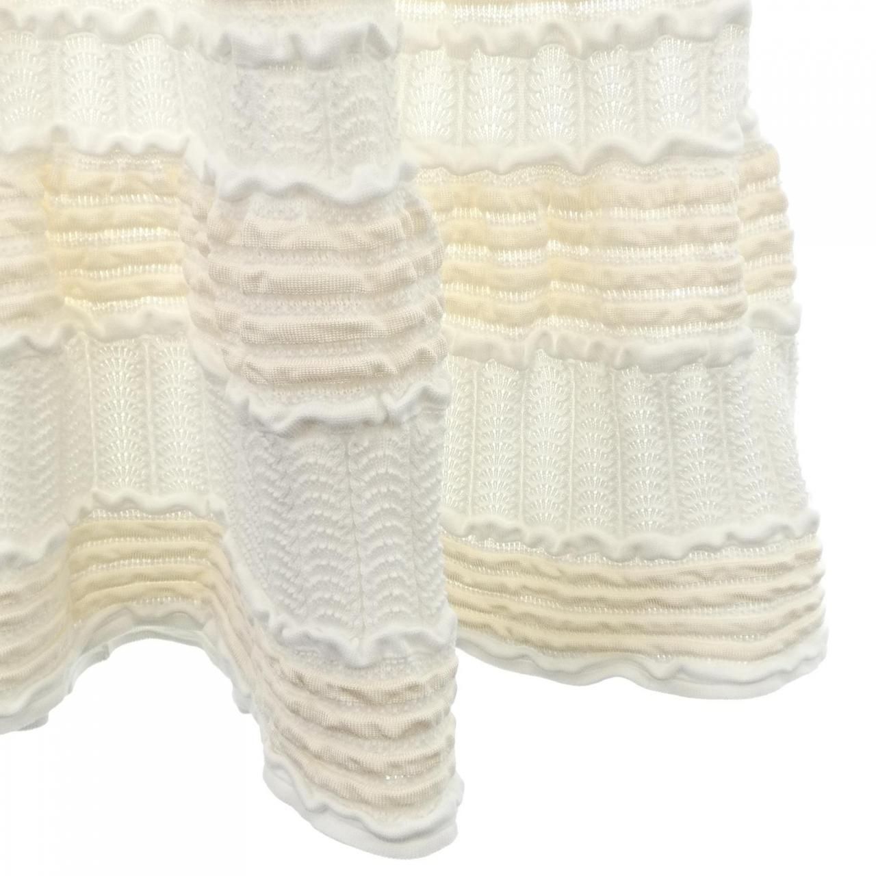 Louis Vuitton Ruffle Lace Midi Skirt — view 6