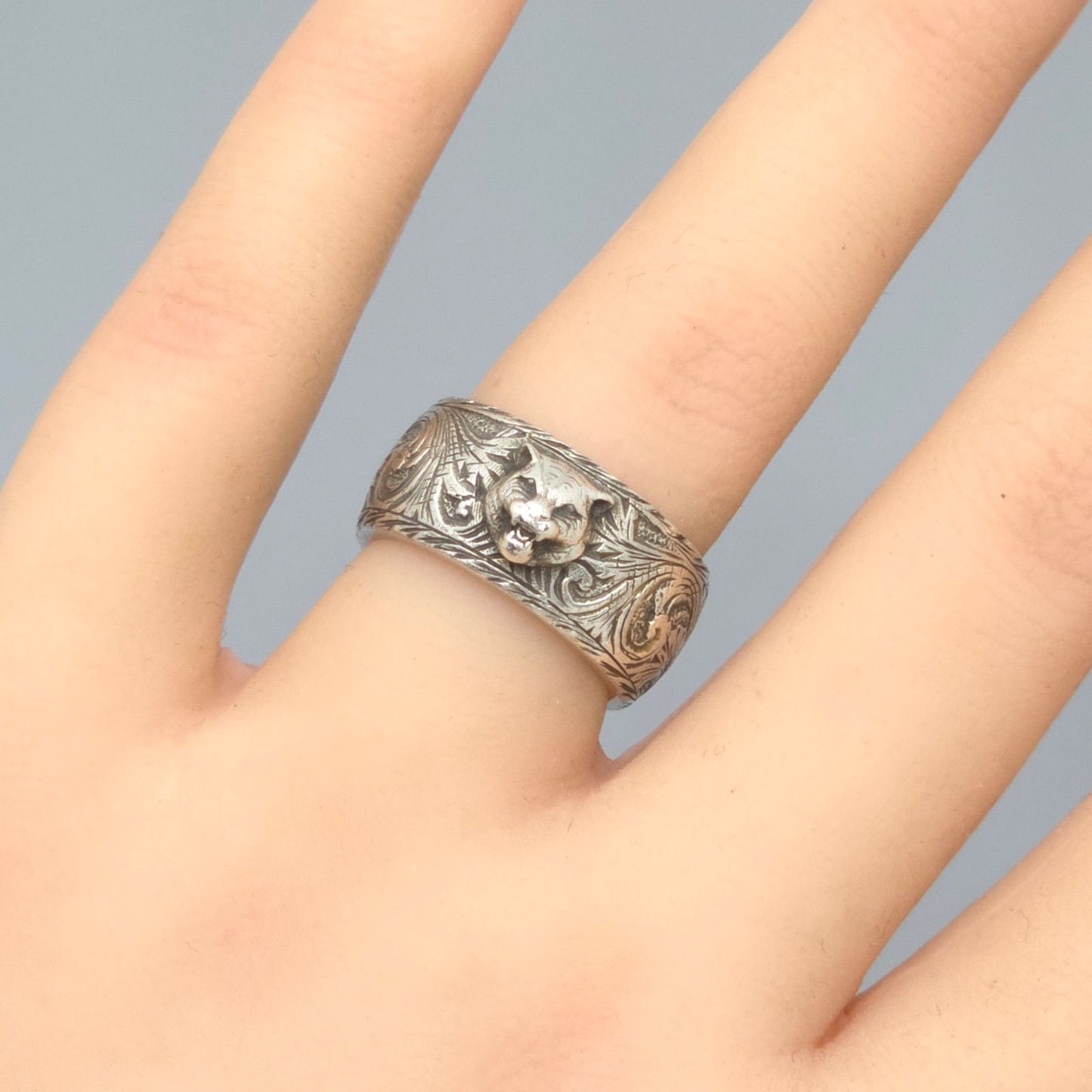 Gucci Cat Head Ring Interlocking Arabesque Sterling Silver — view 2