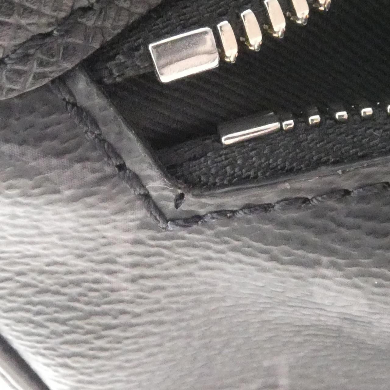 Louis Vuitton Taiga Lama Flap Messenger Shoulder — view 5
