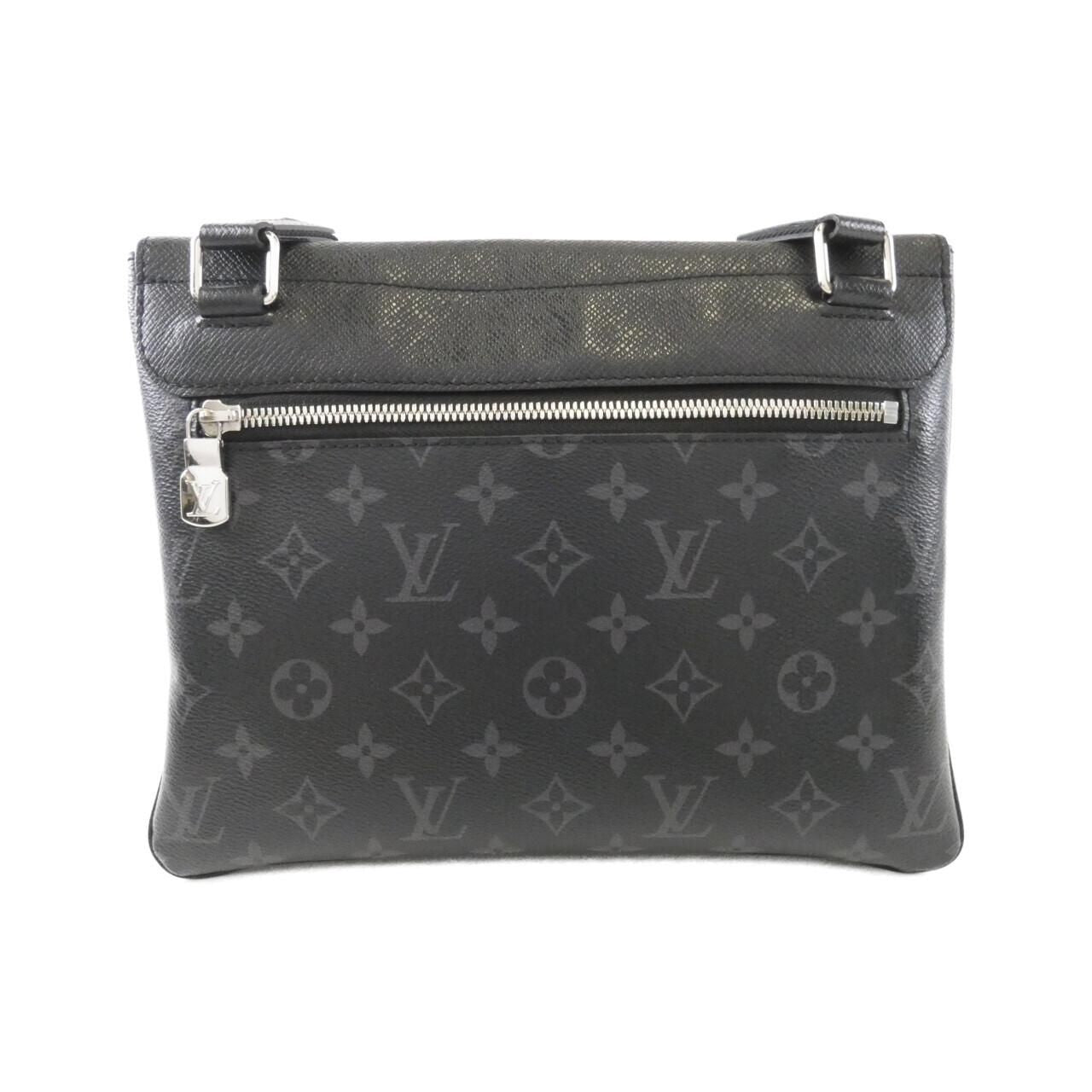 Louis Vuitton Taiga Lama Flap Messenger Shoulder — view 2