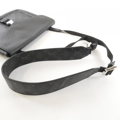 Louis Vuitton Taiga Lama Flap Messenger Shoulder — view 6