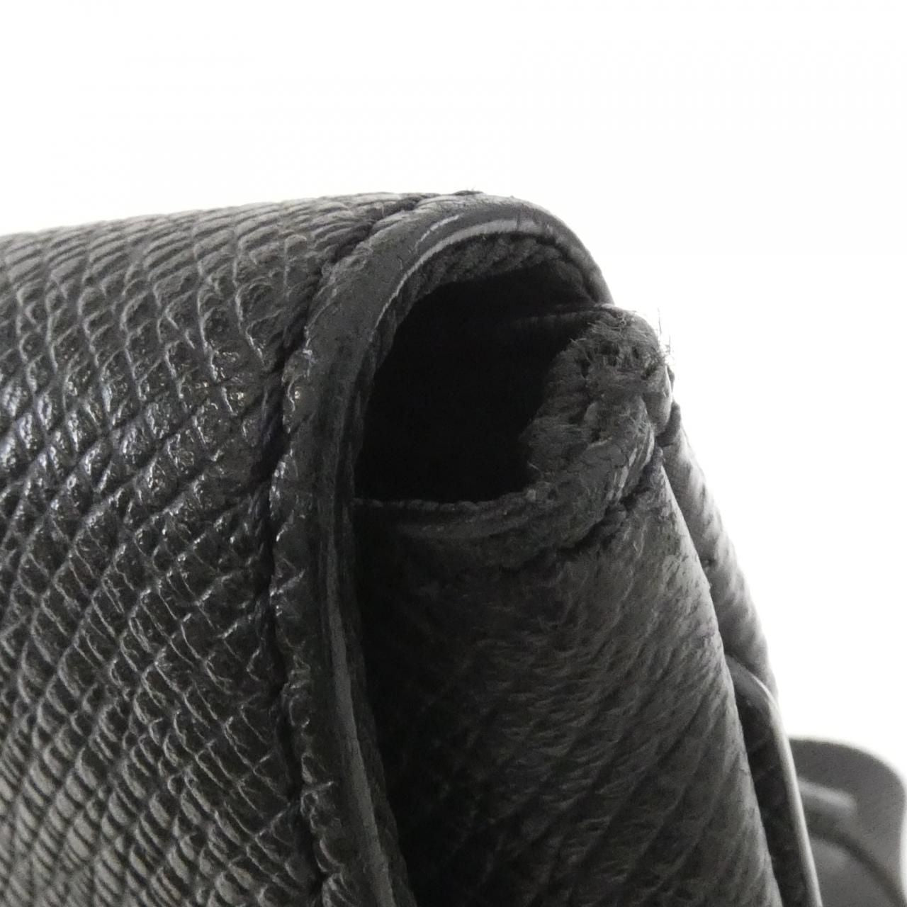 Louis Vuitton Taiga Lama Flap Messenger Shoulder — view 4