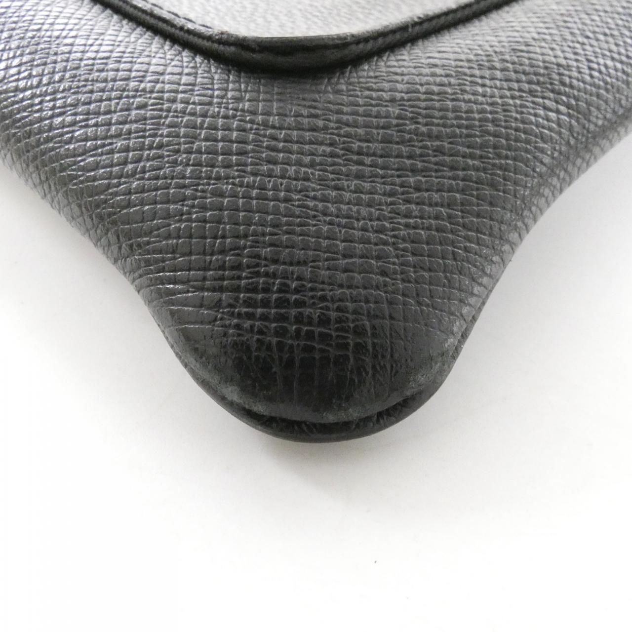 Louis Vuitton Taiga Lama Flap Messenger Shoulder — view 3