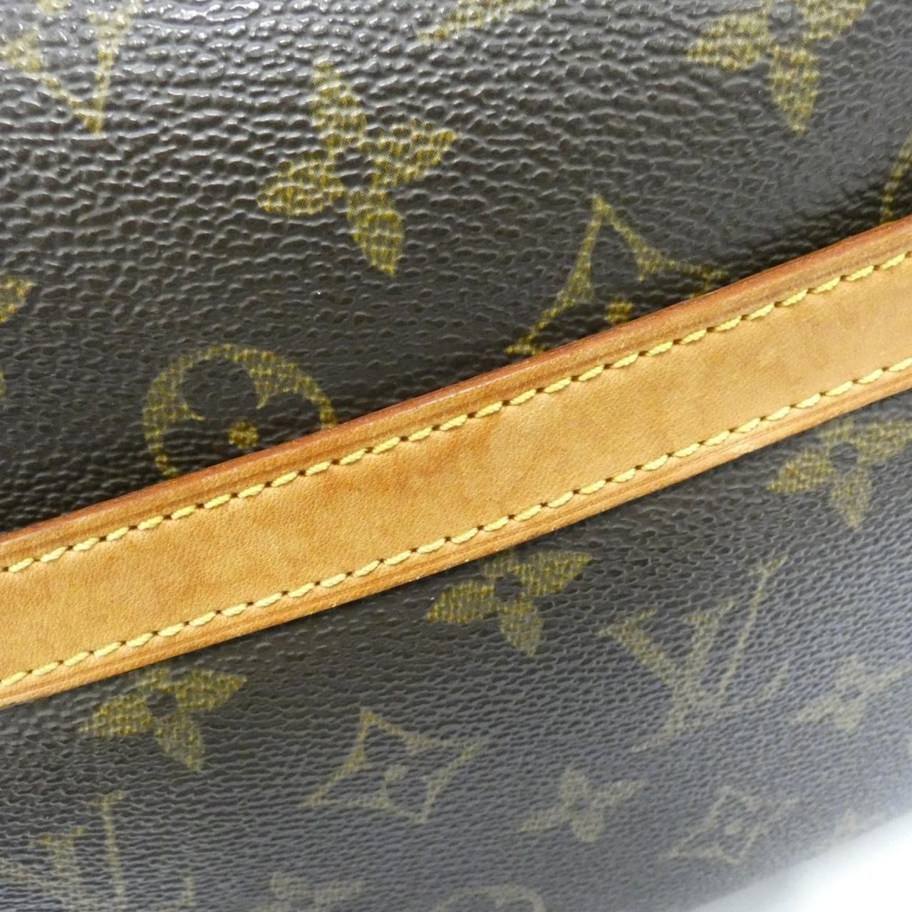 Louis Vuitton Monogram Reporter 28 cm Shoulder — view 4