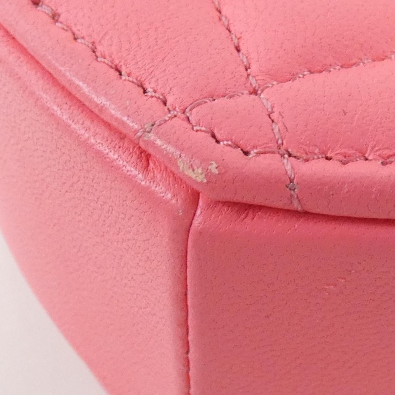 Chanel Shoulder Bag Pink Heart — view 4