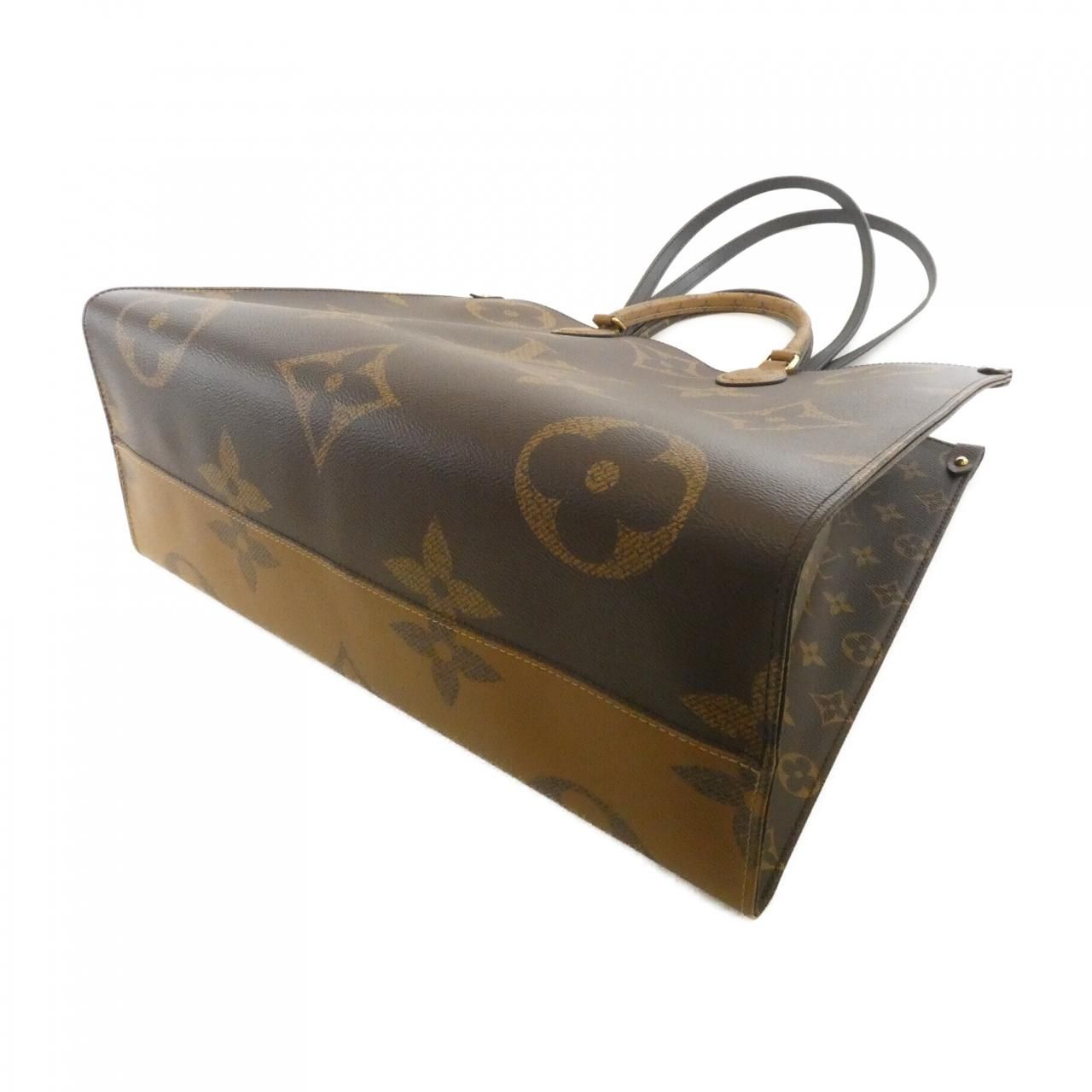 Louis Vuitton Monogram Giant On The Go GM — view 3