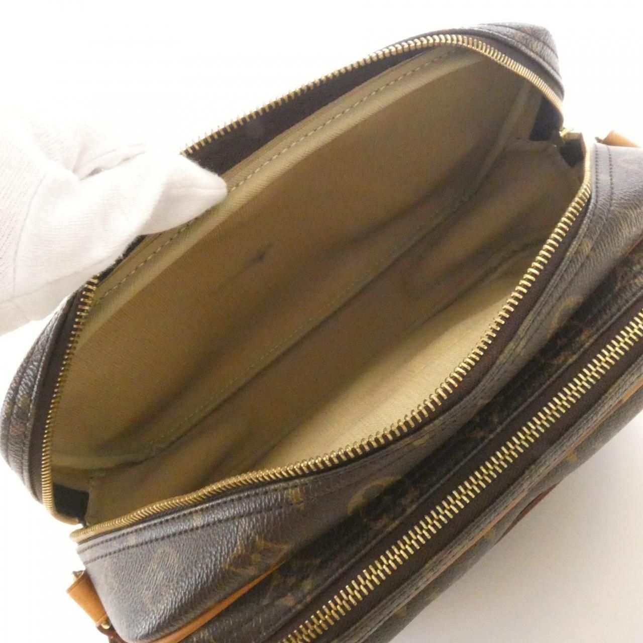 Louis Vuitton Monogram Reporter 28 cm Shoulder — view 7