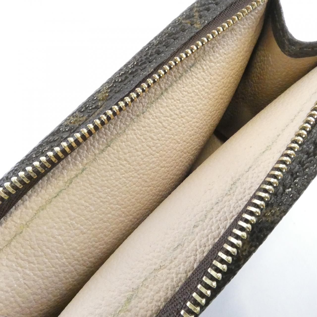 Louis Vuitton Monogram Poche Toilette 15 cm Pouch — view 5