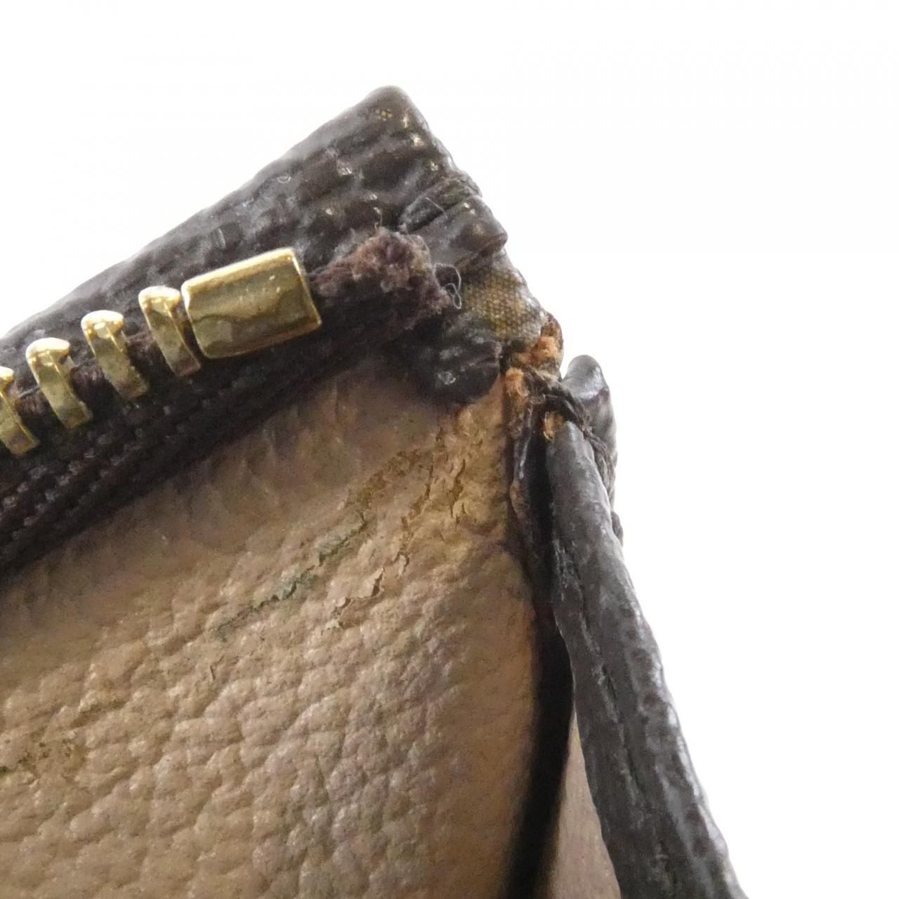 Louis Vuitton Monogram Poche Toilette 15 cm Pouch — view 7