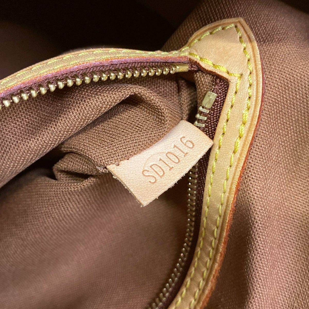 Louis Vuitton Shoulder Bag Monogram Batignolles Oriental — view 9