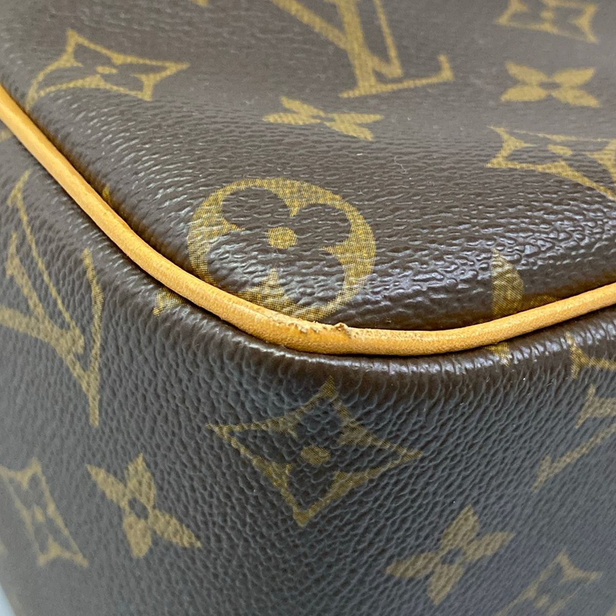Louis Vuitton Shoulder Bag Monogram Cite MM — view 6