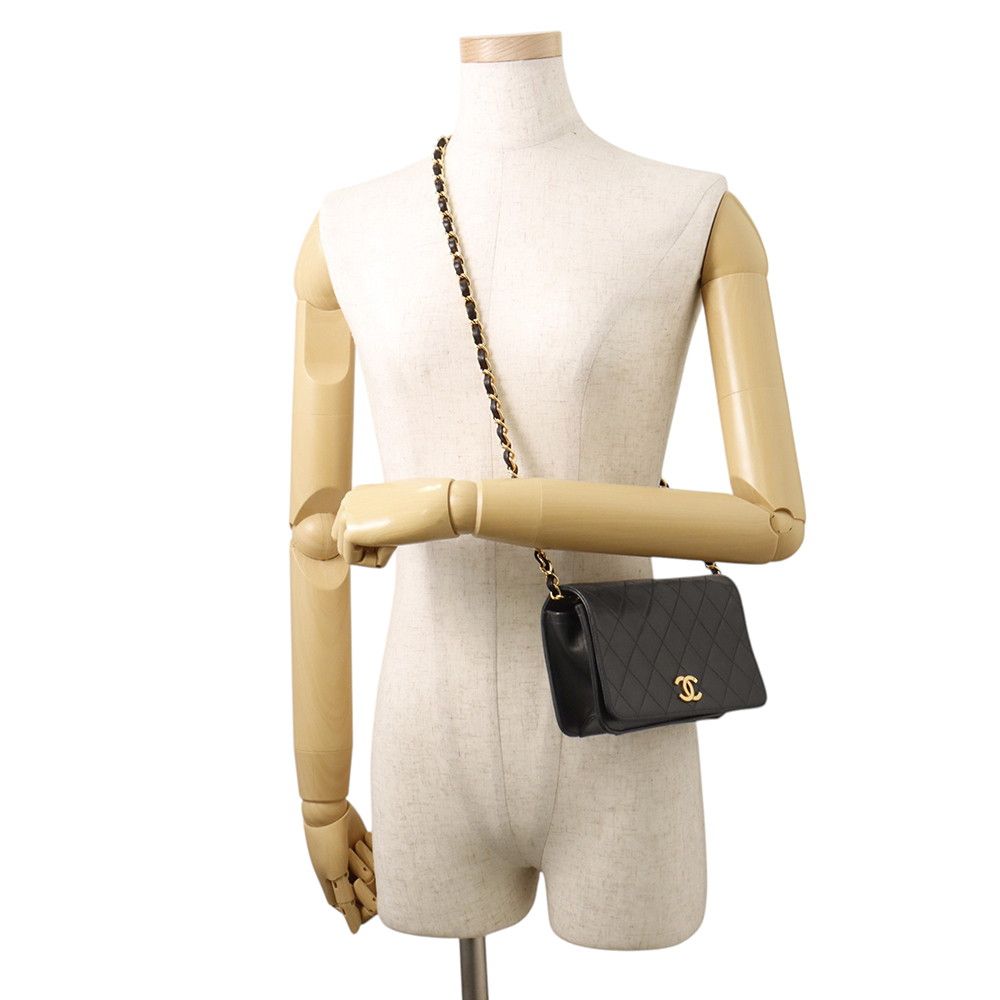 Chanel Chain Shoulder Bag Quilted CC Logo Lambskin Black — view 4