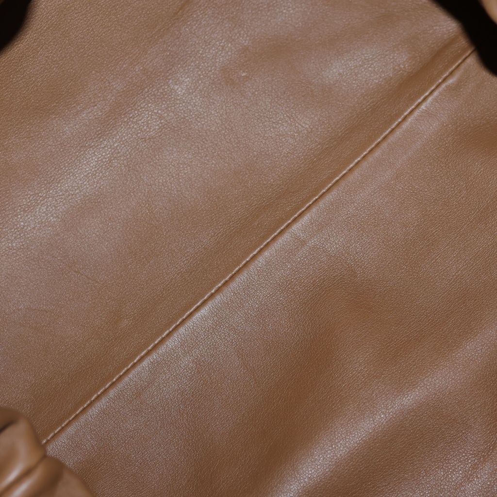 Bottega Veneta the Pouch Leather Clutch Second Kiss Lock Gold Brown — view 5