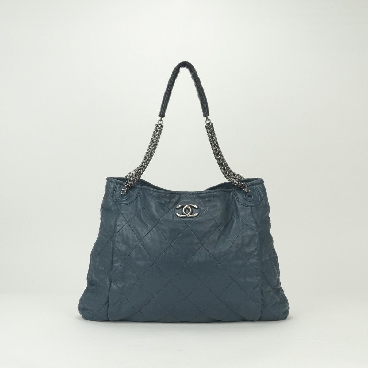 Chanel Quilted Tote Lambskin Navy Blue Gunmetal CC Logo Chain Shoulder