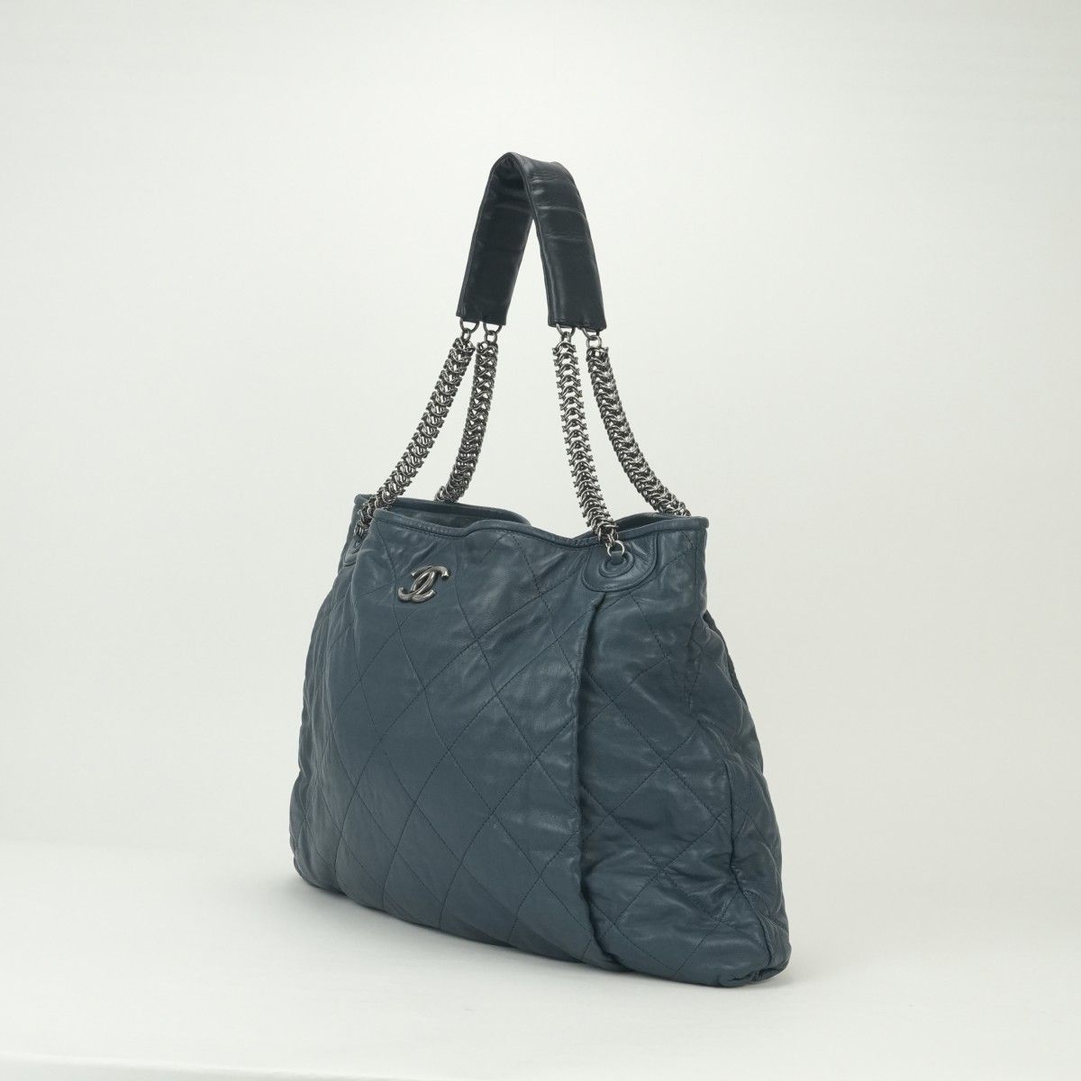 Chanel Quilted Tote Lambskin Navy Blue Gunmetal CC Logo Chain Shoulder — view 2
