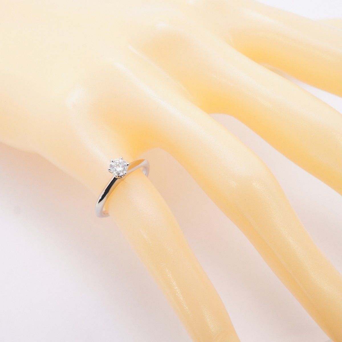 Tiffany & Co Ring Solitaire Platinum Diamond — view 7