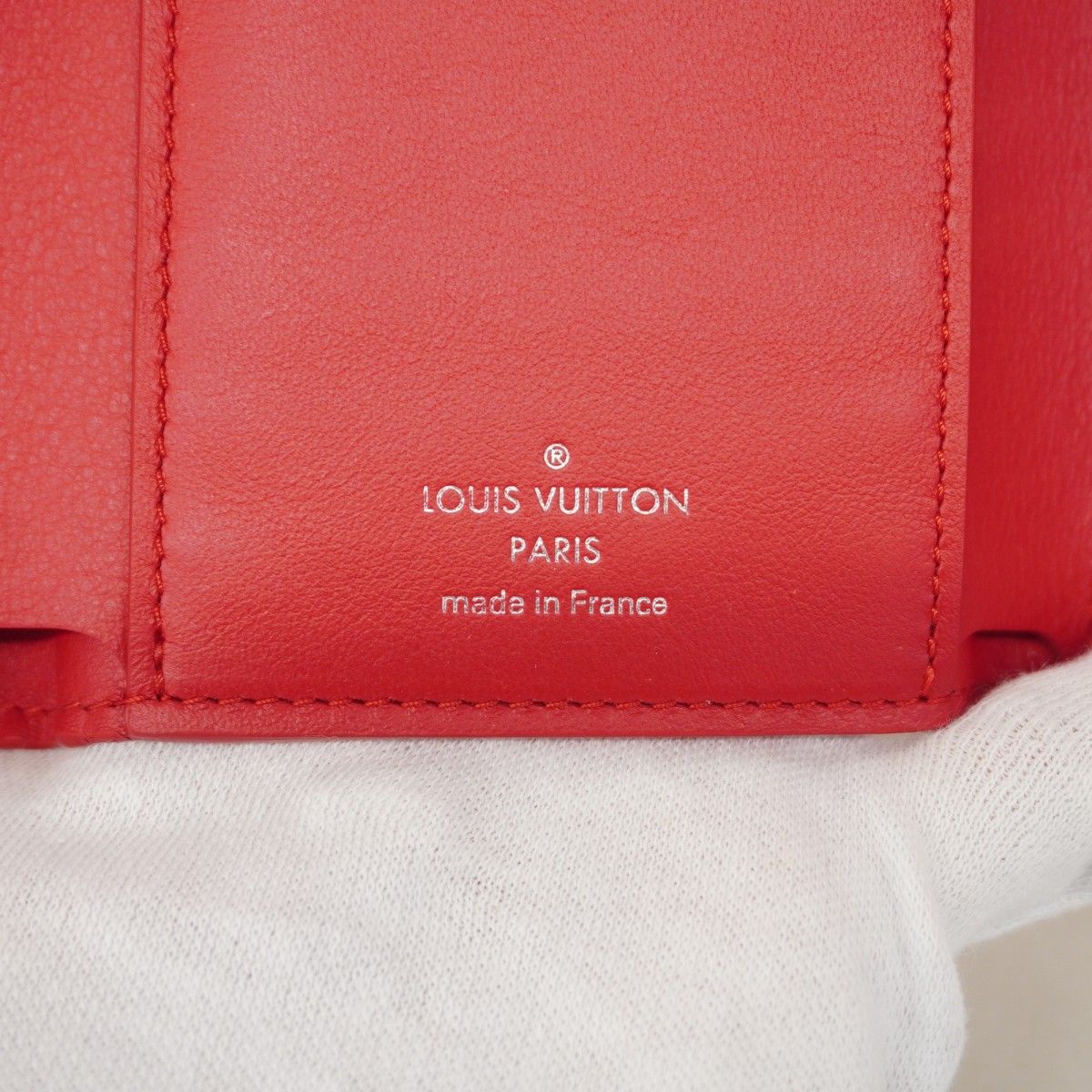 Louis Vuitton Trifold Wallet Taurillon Portefeuille Capucines Compact Ruby — view 4