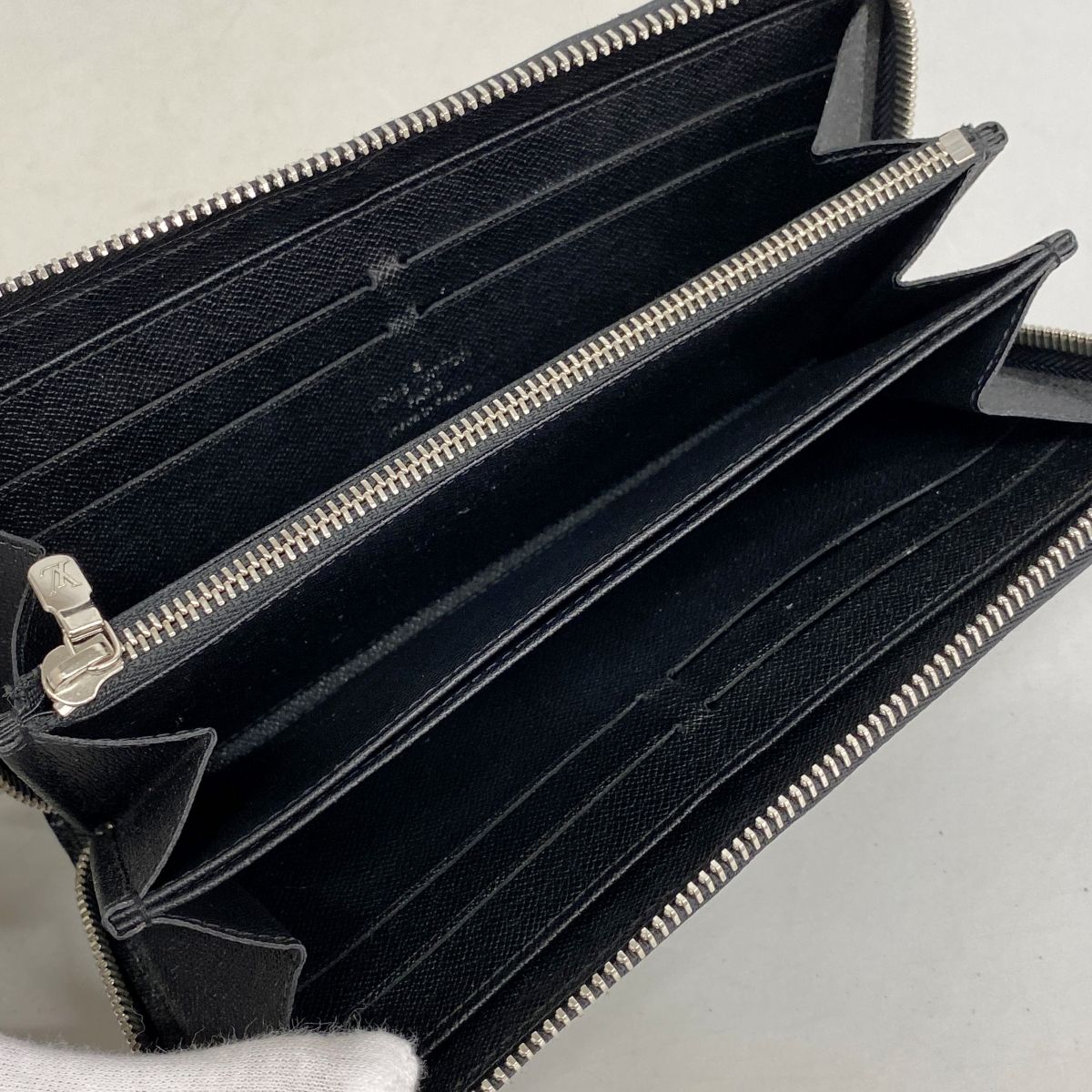 Louis Vuitton Wallet Epi Zippy Noir — view 4