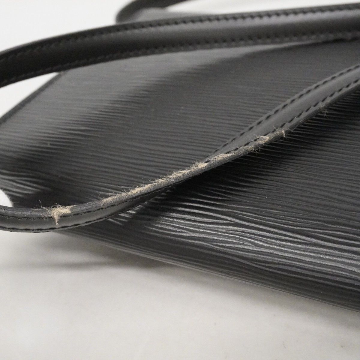 Louis Vuitton Shoulder Bag Epi Pochette Arche Noir — view 8
