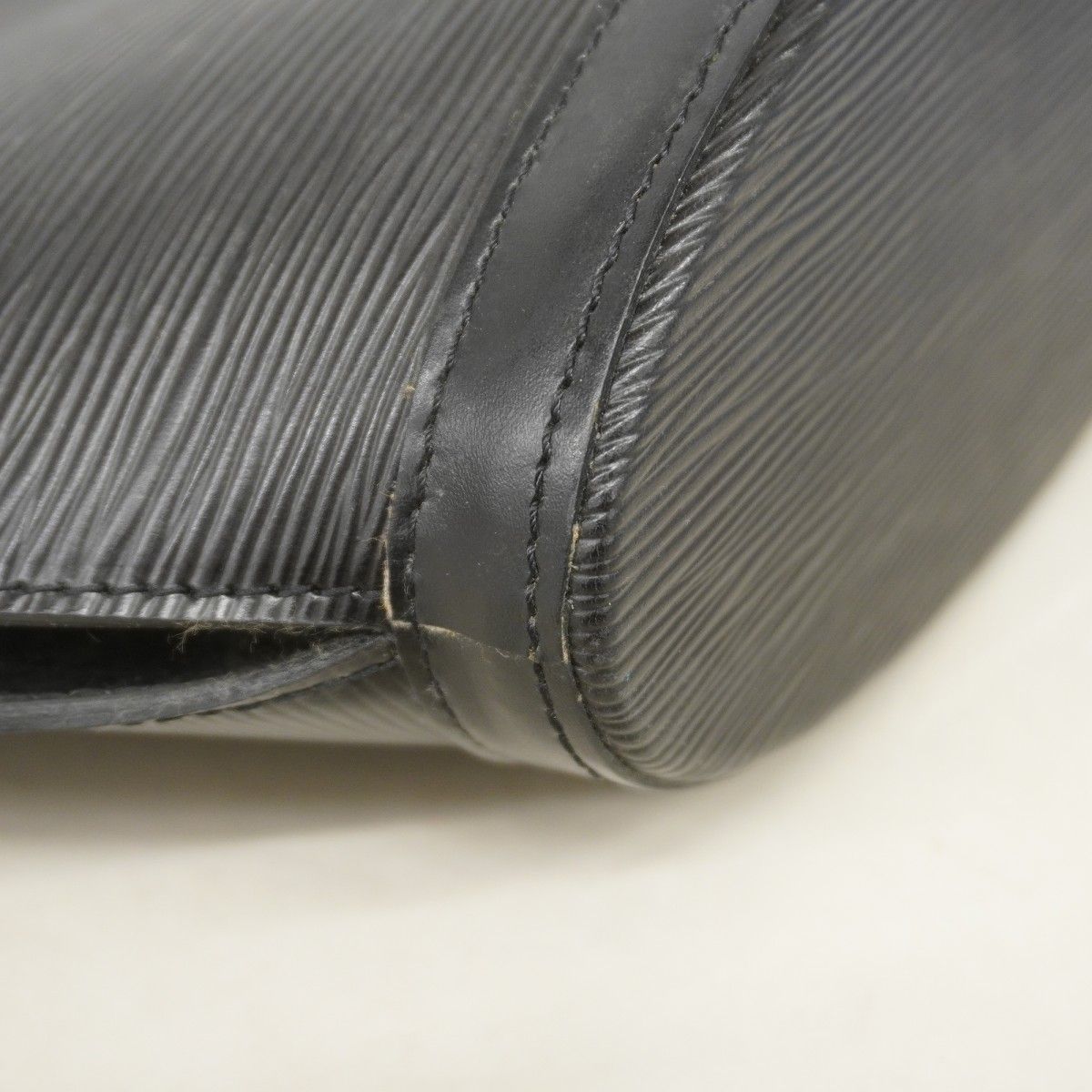 Louis Vuitton Handbag Epi Saint Jacques Noir — view 6