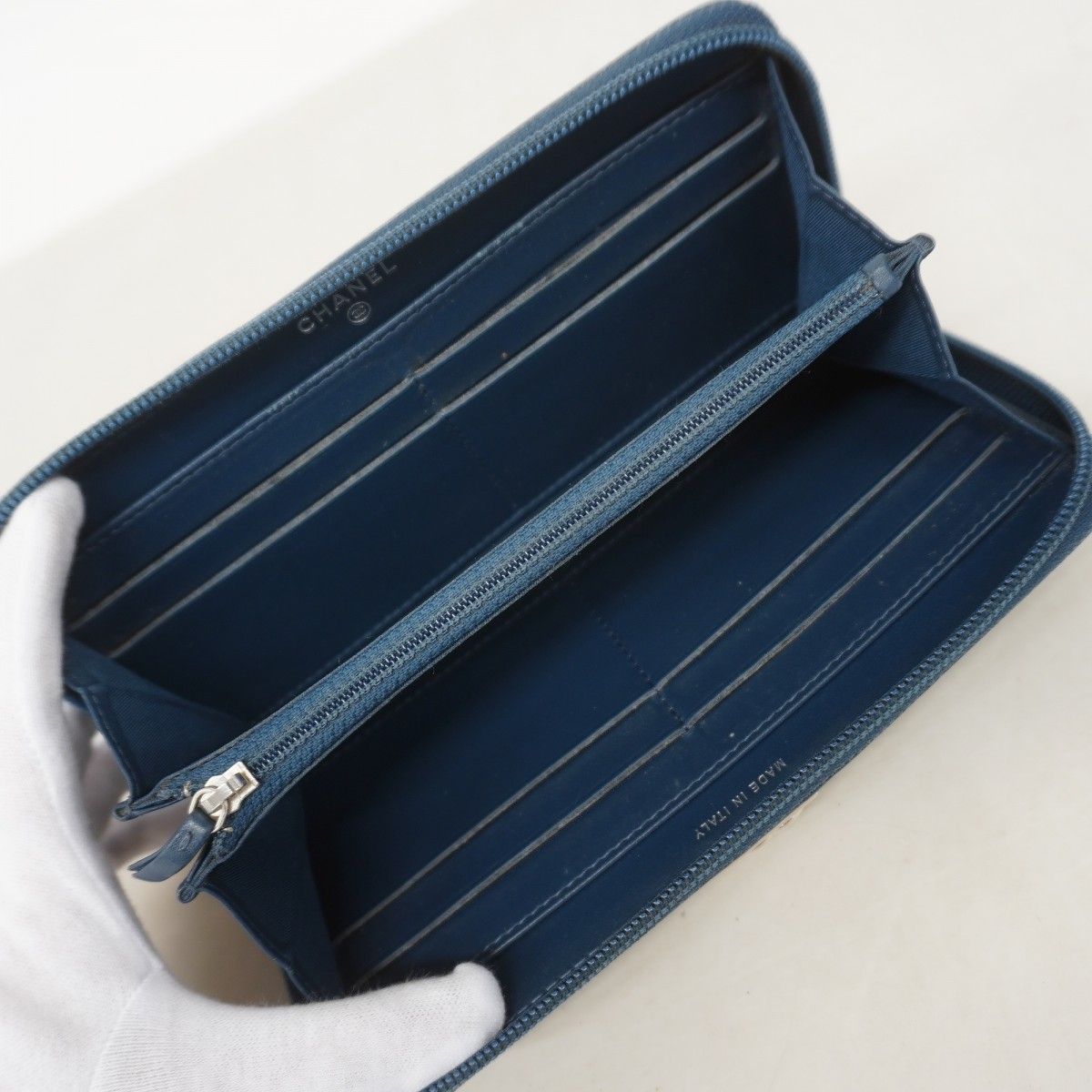 Chanel Wallet Caviar Leather Navy Silver — view 3