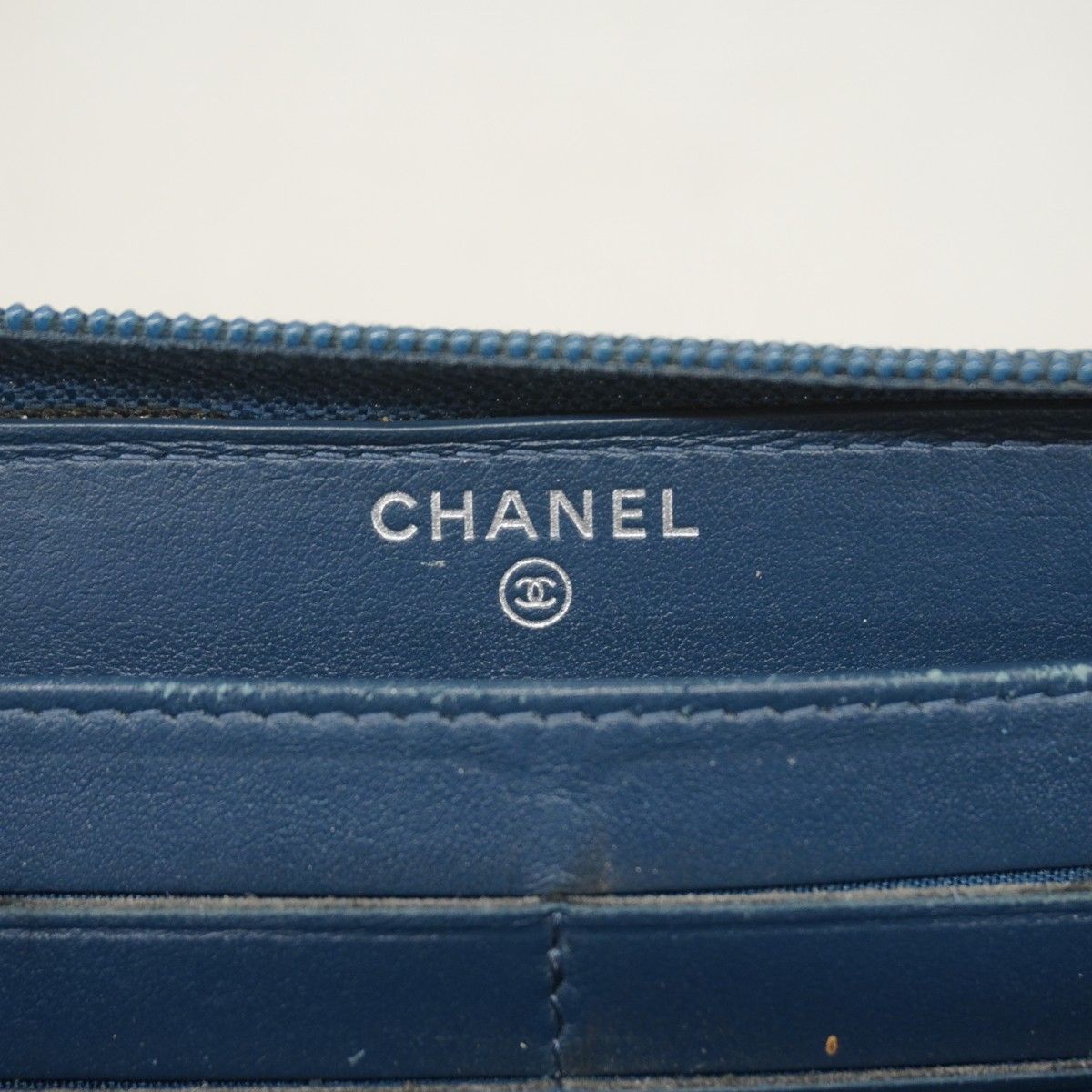 Chanel Wallet Caviar Leather Navy Silver — view 4