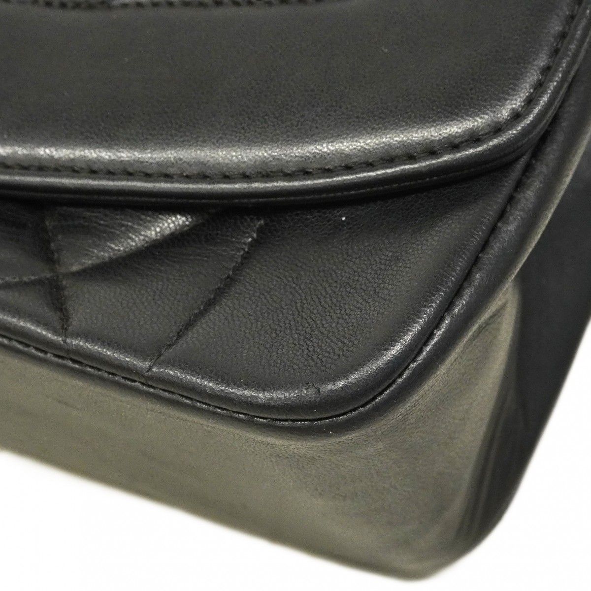 Chanel Shoulder Bag Diana Lambskin Black Gold — view 6