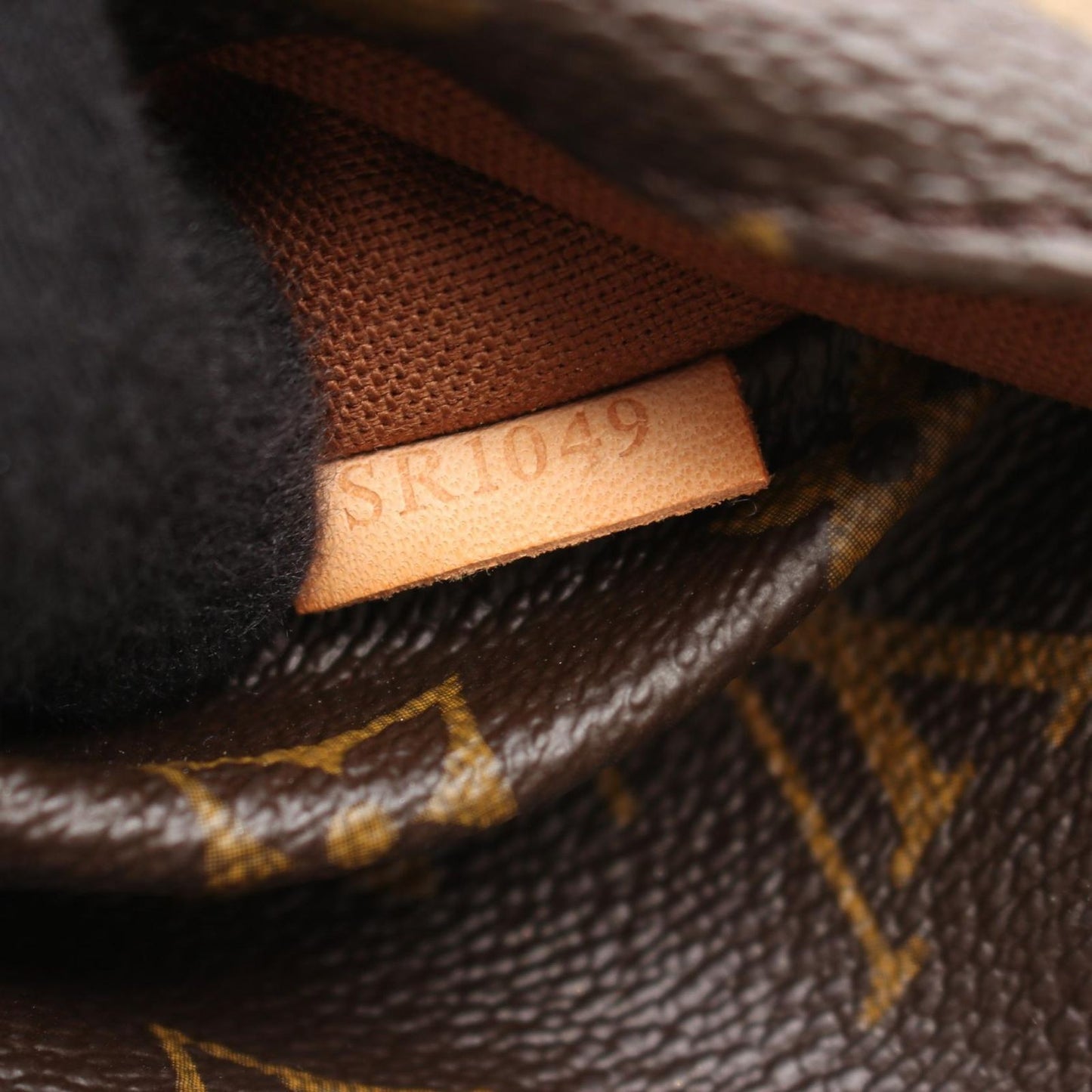 Louis Vuitton Tote Totally MM Monogram Canvas Leather — view 5