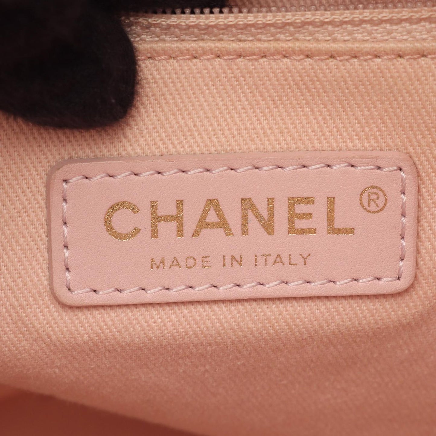 Chanel Shoulder Bag Deauville Pink Leather Drawstring — view 4